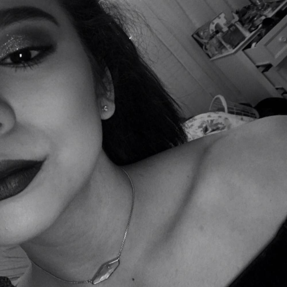 Meet your Posher, Danika